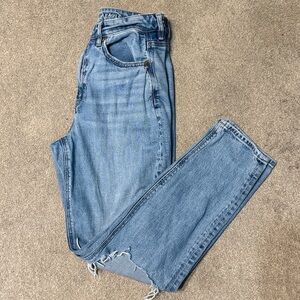 American Eagle Light Wash High Rise Major Knee Distressing Mom Jeans Size 6